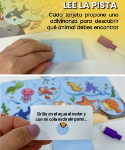 Composición en dos partes que muestra una mano tomando una tarjeta de adivinanza y otra sosteniendo una pista para adivinar el animal marino en el juego de pescaletras.