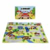 Caja del juego A Rodar junto a un tapiz de tela desplegado con diseño de ciudad, calles, puentes y dos autitos de juguete.