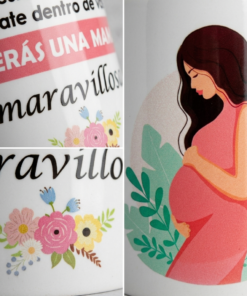 Collage en primer plano que muestra detalles de una taza sublimada con flores, frase y una ilustración de una mujer embarazada.