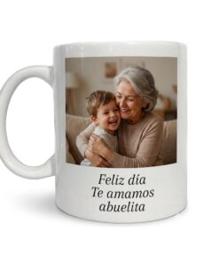 Taza de cerámica con una foto impresa de una abuela abrazando a su nieto y la frase "Feliz día Te amamos abuelita"