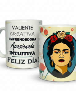 Dos tazas de ceramica blanca personalizadas una con la ilustración de Frida Kahlo y en la otra una lista de palabras emotivas.