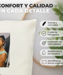 Infografía de un almohadón crema de tela con la frase "confort y calidad en cada detalle" detallando propiedades como costuras reforzadas y resistencia a los lavados.