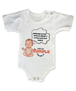 Body blanco para bebé personalizado con la frase Feliz Cumple Abuela e ilustración de bebé haciendo yoga.